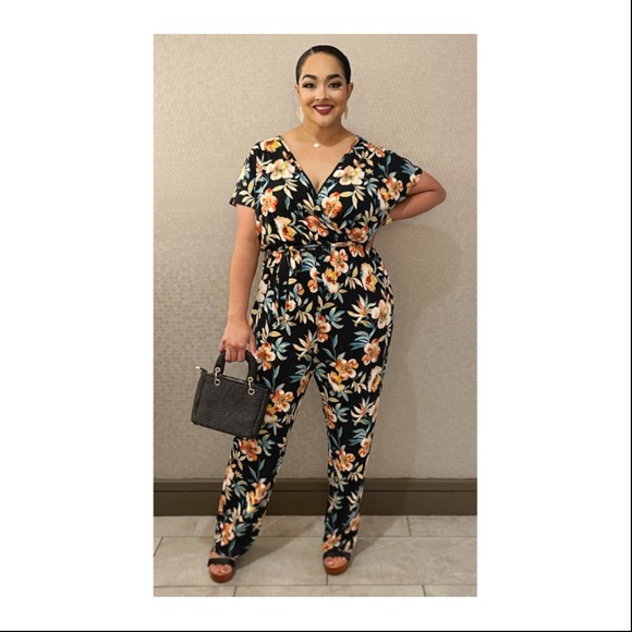 1 Left-Size 3X PLUS SIZE Black Tropical Print Jumpsuit - Picture 2 of 5